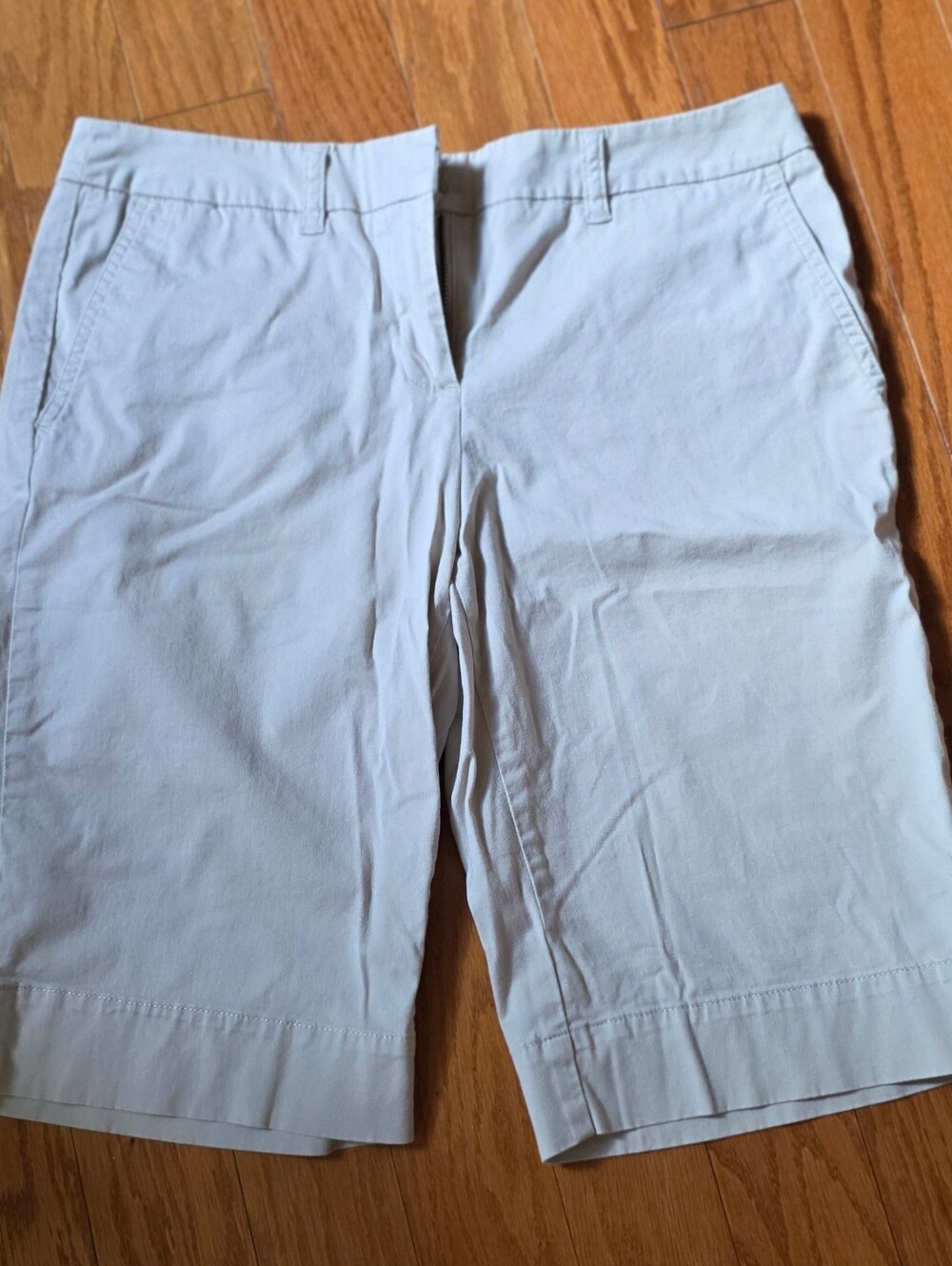 NY& Company Women's Bone/khaki Bermuda Shorts. Size 8. EUC.
